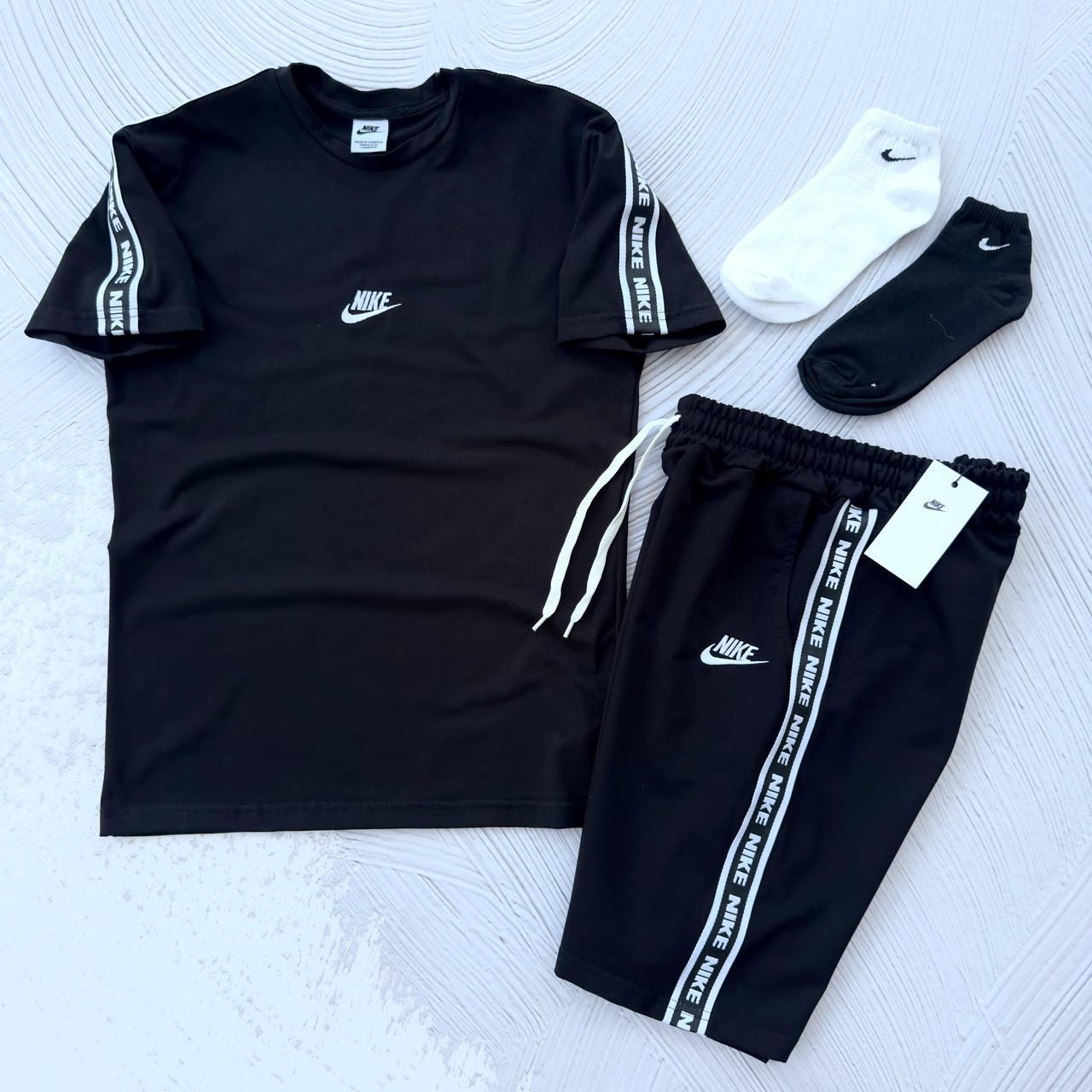 Чоловічий літній костюм Nike Футболка + Шорти + Шкарпетки у подарунок чорний комплект Найк із лампасами