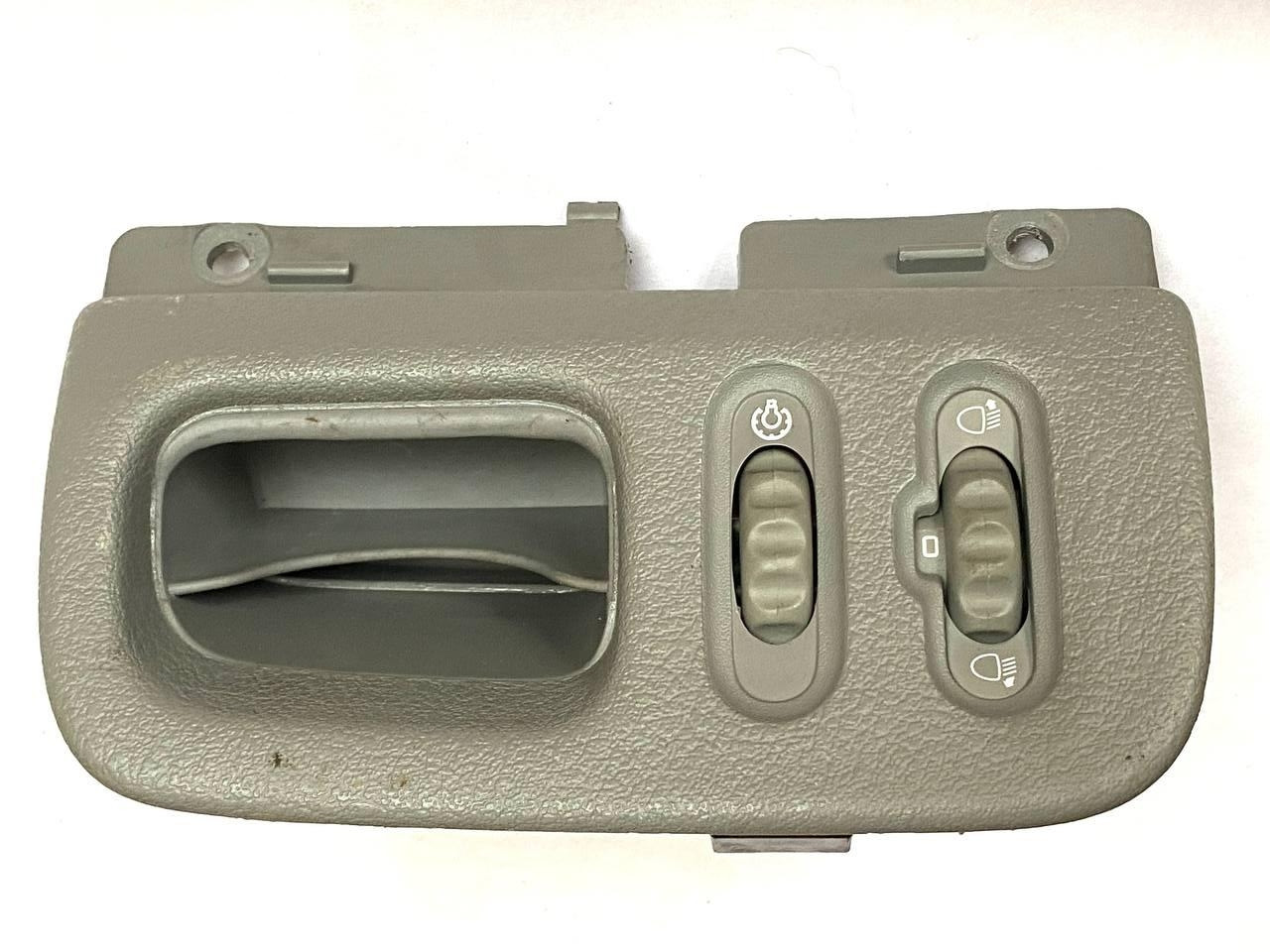 Кнопка коректора фар Renault TRW 101 424-C / TRW101424C / 8200171269