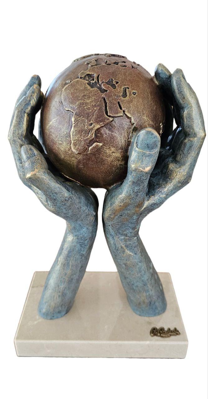 Скульптура Anglada Світ у твоїх руках h-31см., фото 1