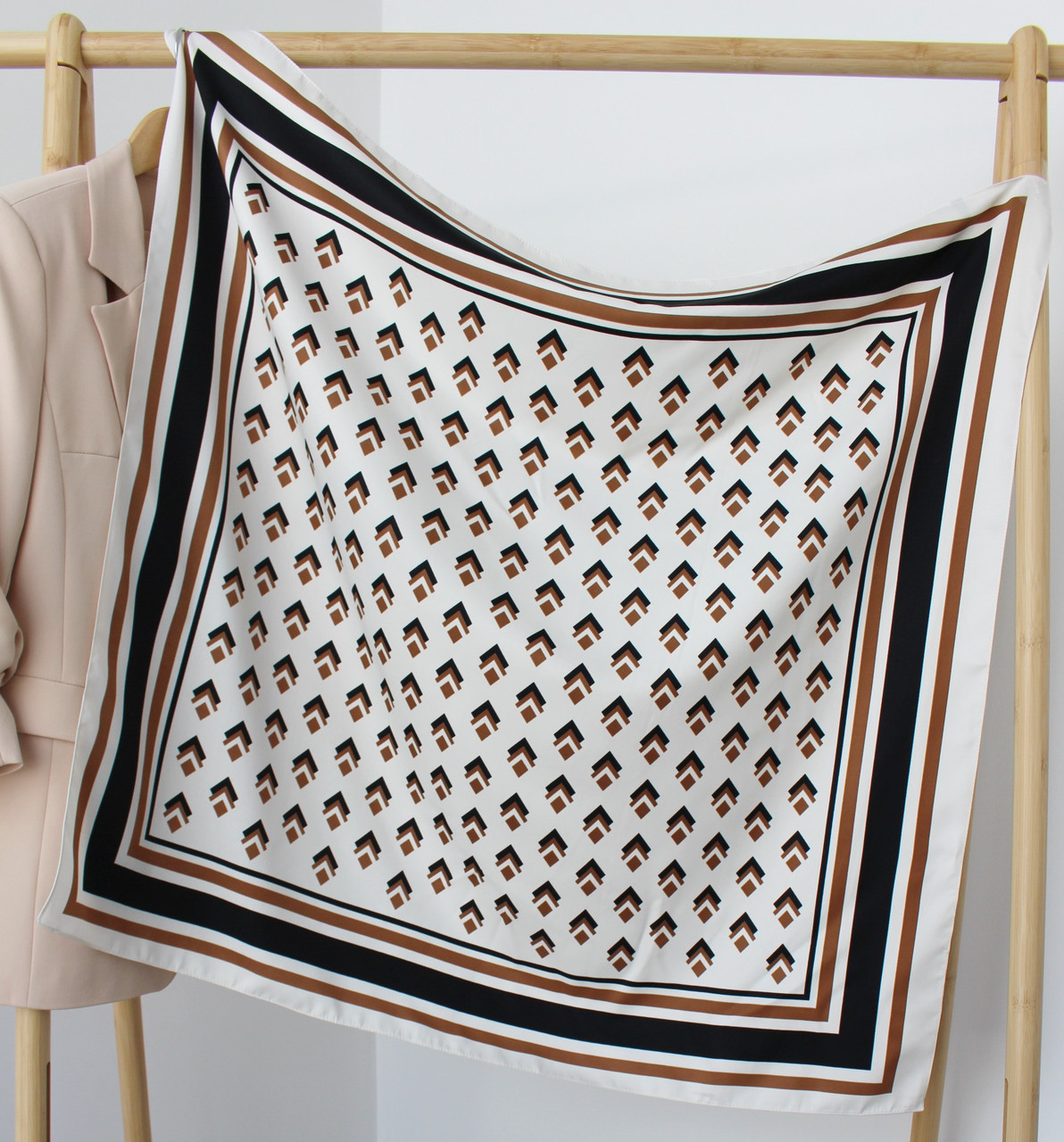 Хустка шовкова "Сандра мотив" молочна 208031, фото 1