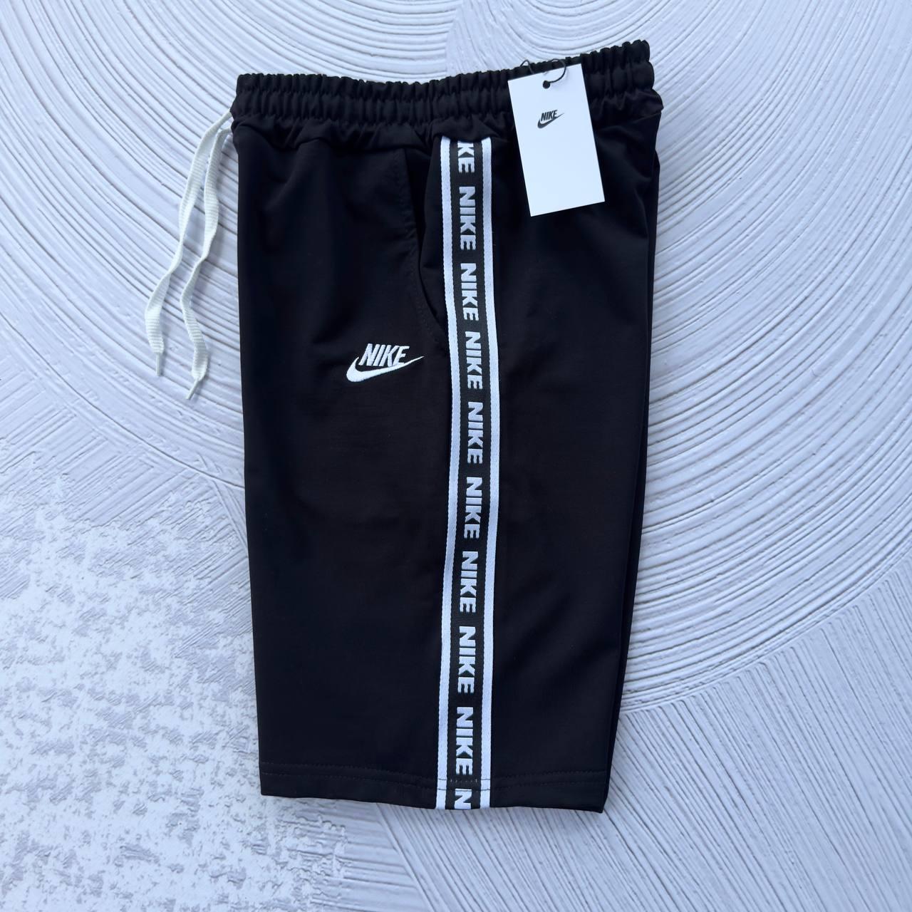 Спортивні чоловічі шорти Nike