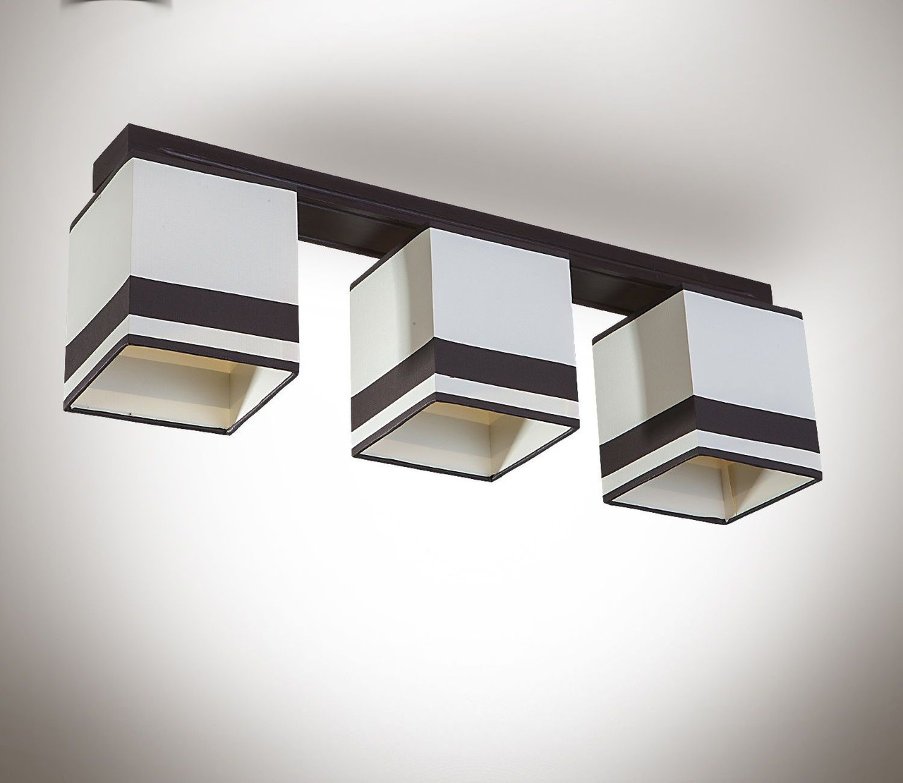 Люстра 3 лампова дерев'яна в кольорі венге з абажурами для спальні, кухні, передпокою, фото 1