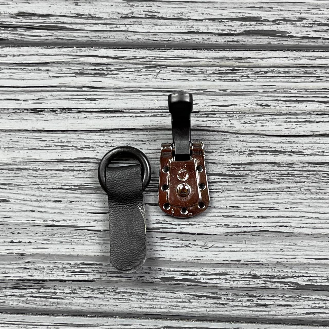 Шубний гачок Чорний