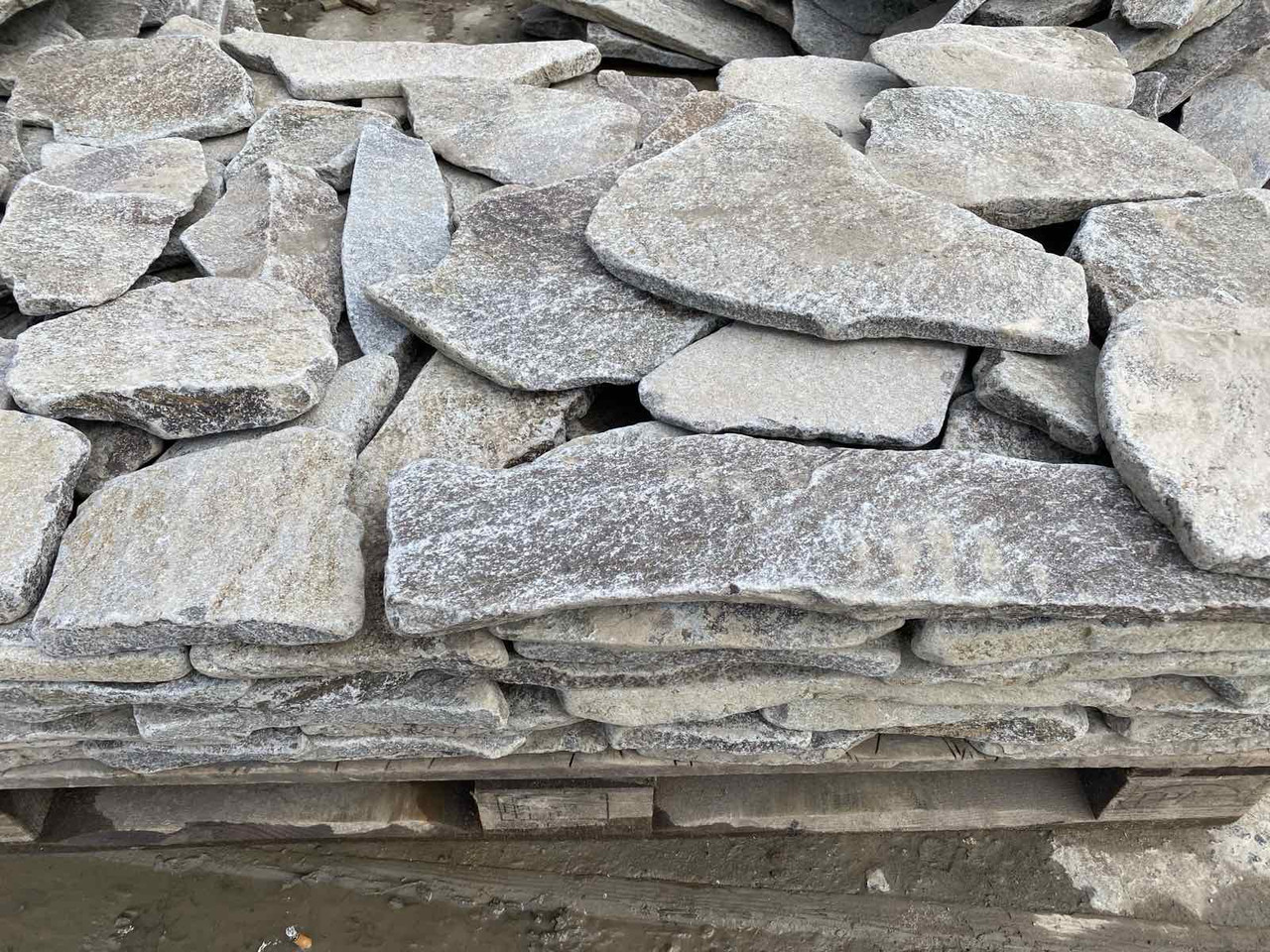 Сланець андезит закарпатський окатаний 2-3 см камінь для облицювання цоколя, фасаду та мощення садових доріжок, фото 1