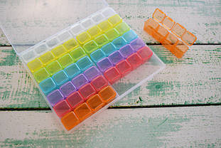 Органайзер для бісеру 56 осередків кольоровий