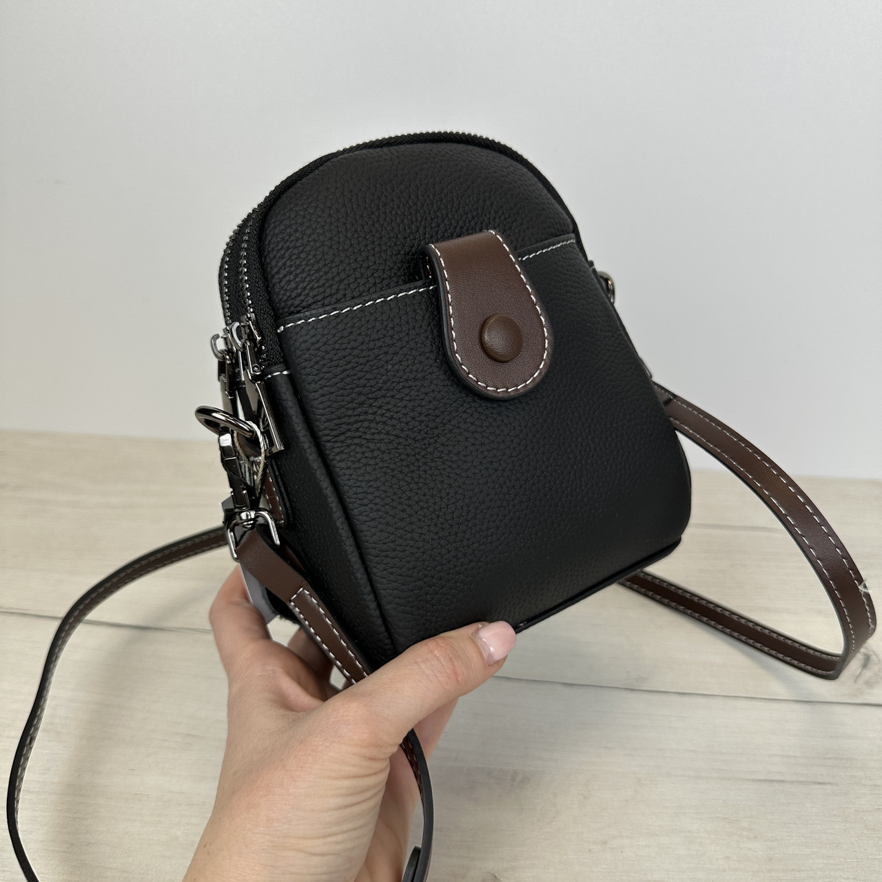 Сумка шкіряна вертикальна міні срібна фурнітура С21-КТ-4303 Чорна, фото 1