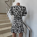 Сукня віскоза на запах короткий рукав принт метелики 44 чорна, фото 3