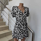 Сукня віскоза на запах короткий рукав принт метелики 44 чорна, фото 4