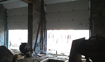 Ворота Алютех серии Классик для нестандартных гаражей.