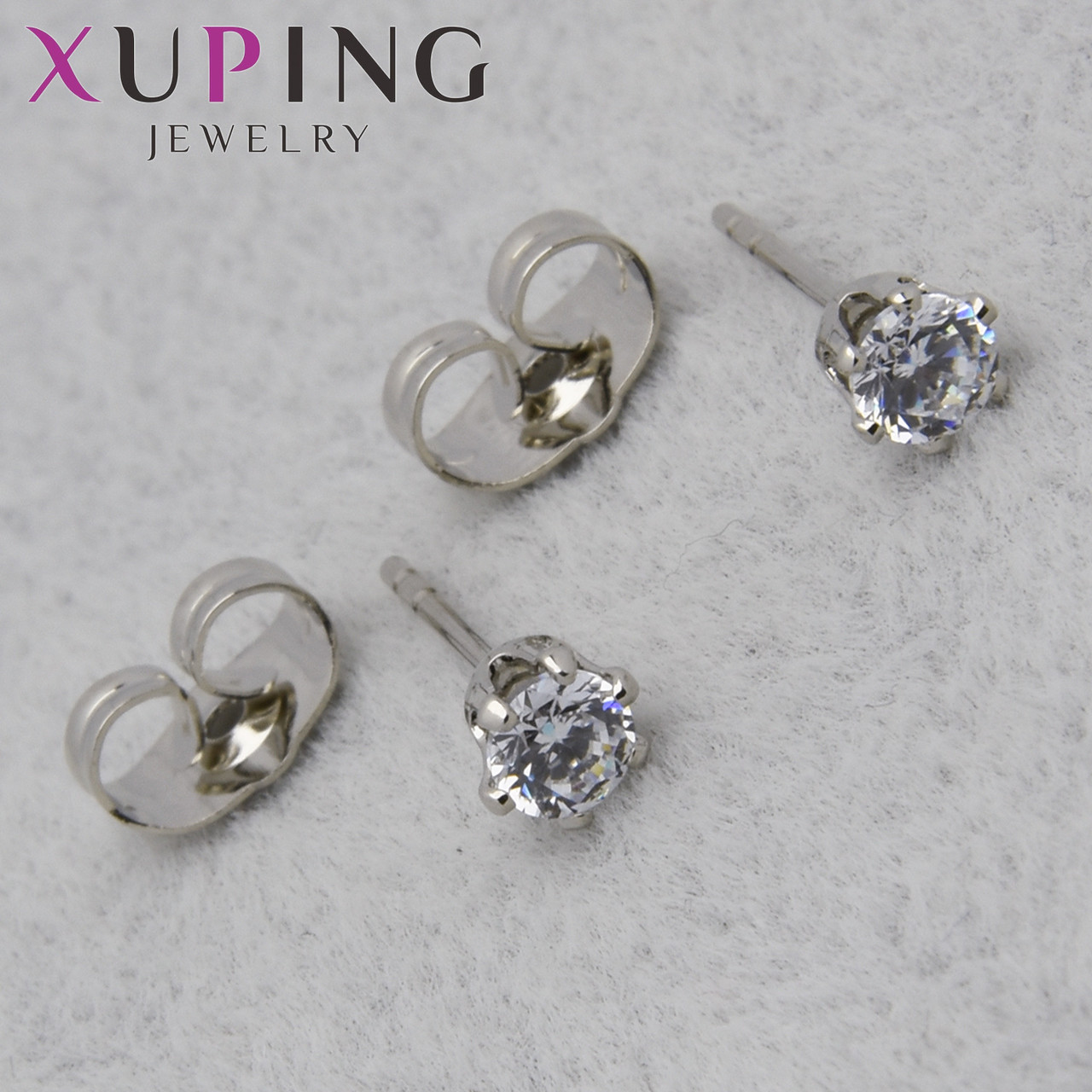 Серёжки гвоздик застежка сребристого цвета Xuping Jewelry покрыты родием с белыми кристаллам в лапках 4х4 мм
