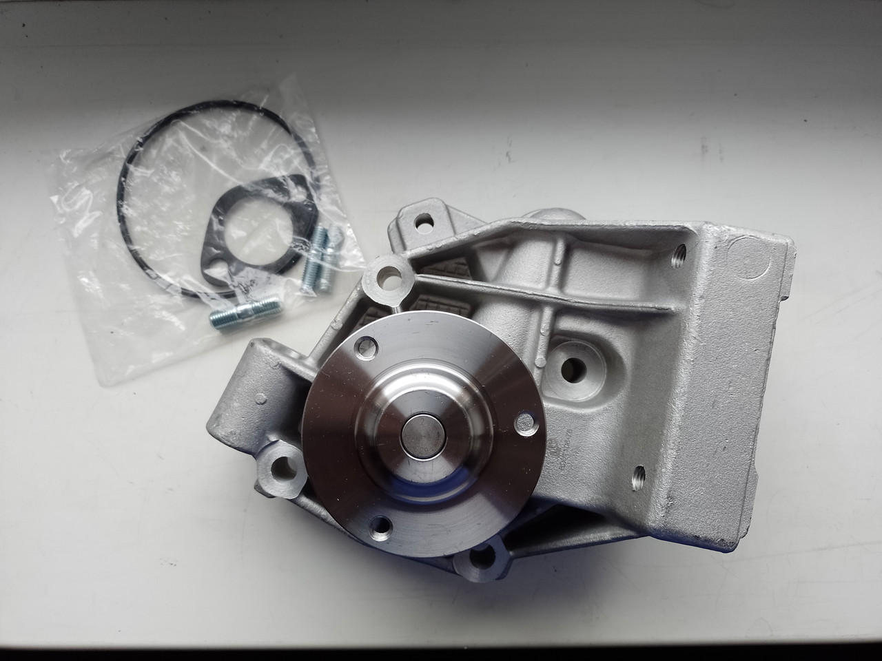 Водяна помпа на Fiat Ducato 244, Peugeot Boxer, Citroen Jumper (2002-2006) 2.8JTD/HDi, 504083122, 1201H5, BGA, Великобританія