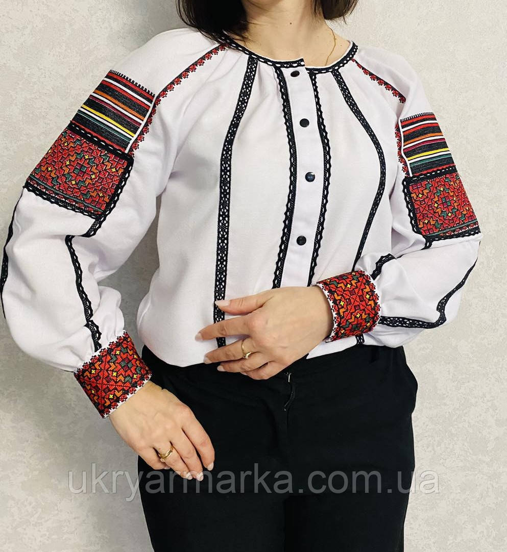 Блуза-вишиванка із застібкою "Дземброня"
