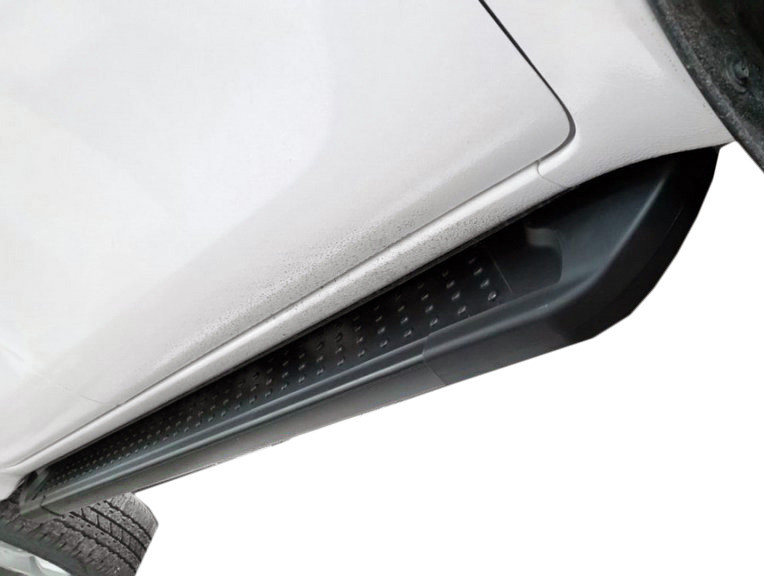 Бокові пороги Allmond Black (2 шт., алюміній) для Toyota Hilux 2015-2024 рр