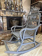 Крісло-гойдалка плетена з лози