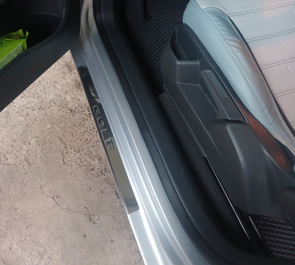 Накладки на пороги Carmos V2 (4 шт, нерж) для Volkswagen Golf 6
