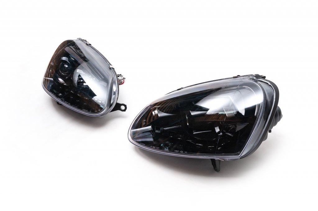 Передня оптика з LED вогнями Black (2 шт) для Volkswagen Golf 5