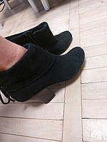 Жіночі ботинки короткі замшеві Б/У 38 чорний