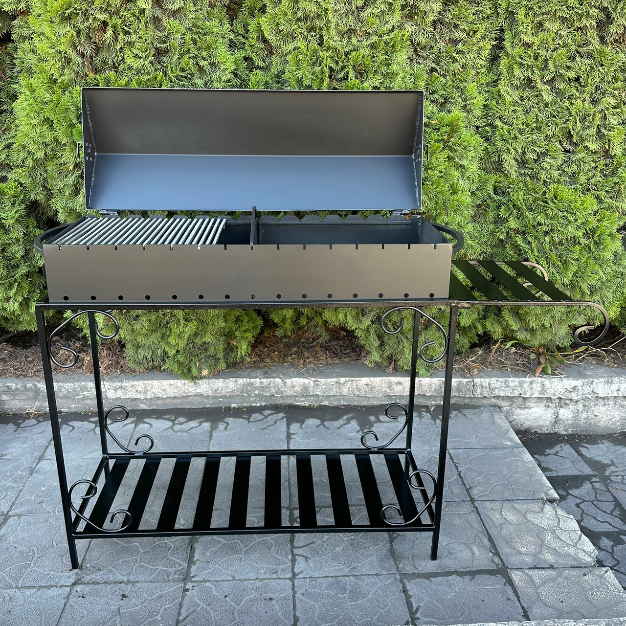 Мангал-барбекю Mzavod Гефест на 15 шампурів 4мм на дровниці, фото 1