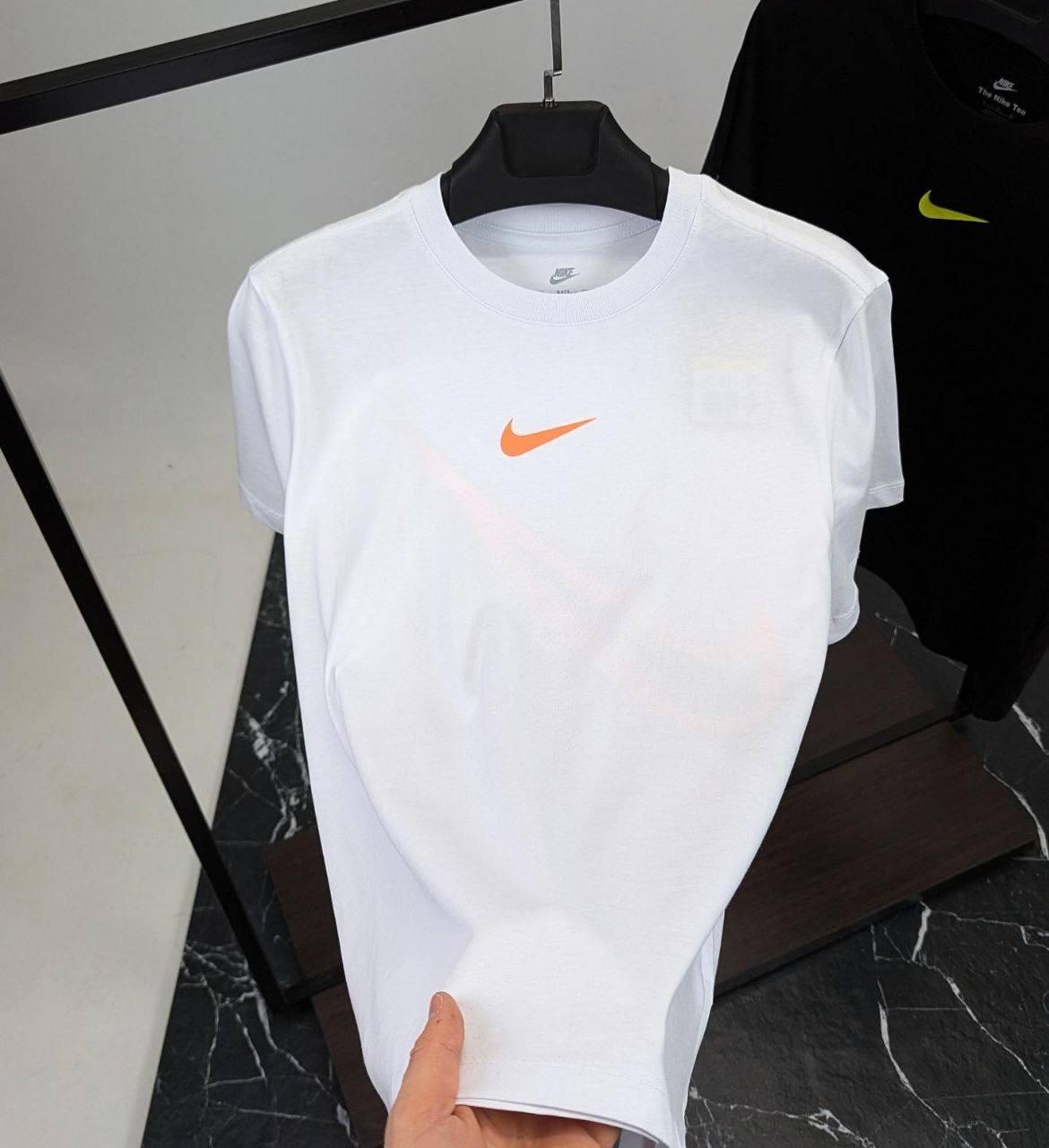Чоловіча футболка Nike CK7335 біла