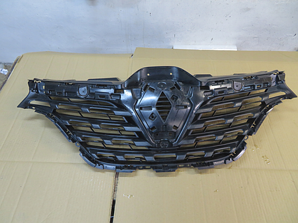 Решетка радиатора верхняя Renault Kadjar Рено Каджар (2019