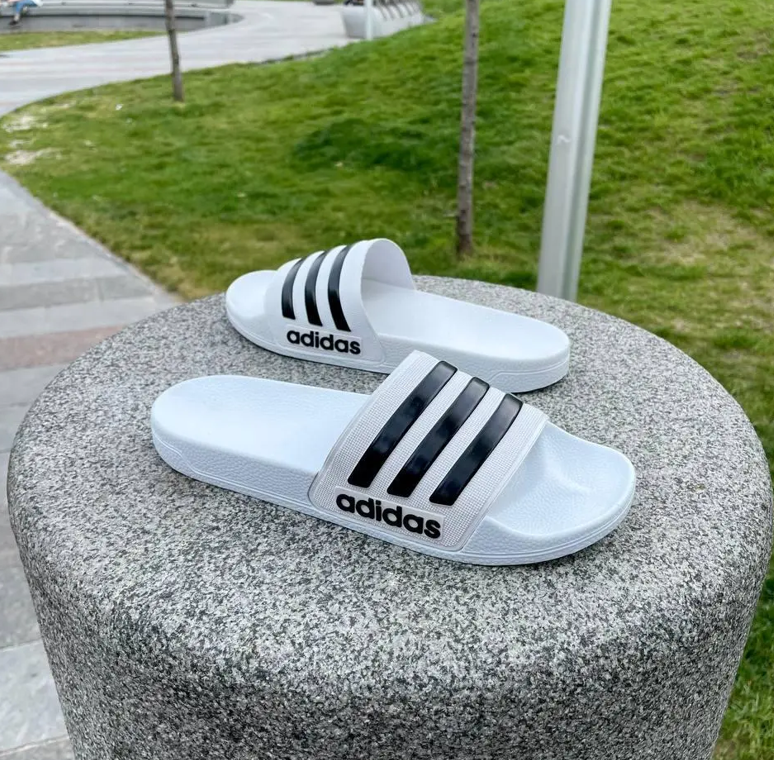 Тапочки Adidas white Адідас білі тапки шльопанці білі літні чоловічі жіночі унісекс