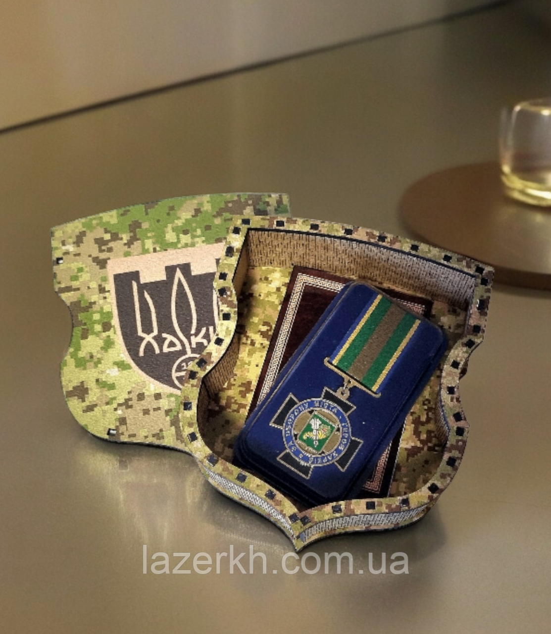 Невеличка подарункова коробка у вигляді герба під Ваш дизайн