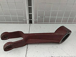 Важіль зовнішній правий механізм задньої навіски ЮМЗ 40-4605022-А