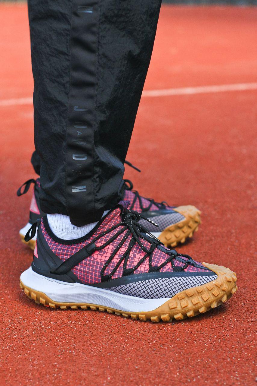 Кросівки чоловічі термо Nike ACG Mountain Fly Low Gore-Tex Red Black Взуття Найк Маунтін Флай червоні текстиль ГореТекс єврозима