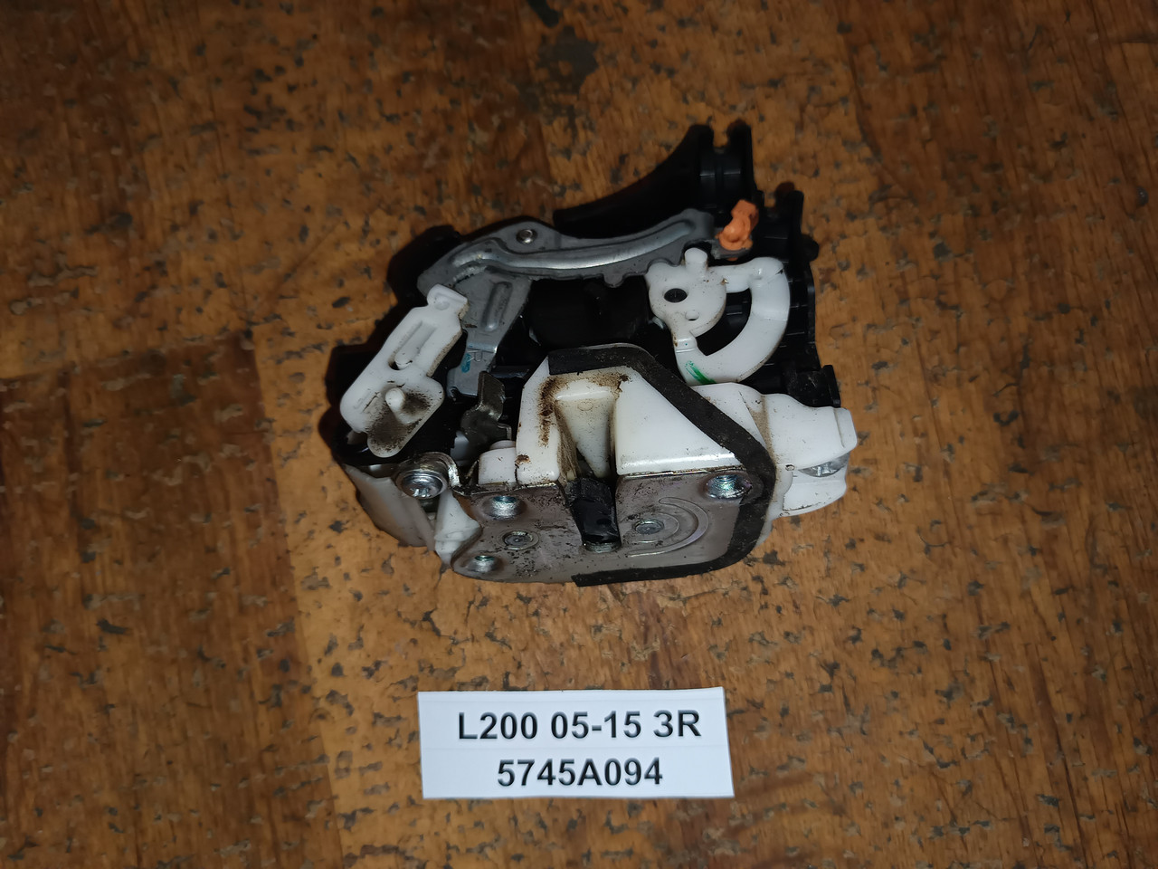 Замок задньої правої двери 5745A094 для Mitsubishi L200 05-15