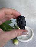 Шерл необроблений натуральний 36*28*19 мм камінь чорний турмалін., фото 4