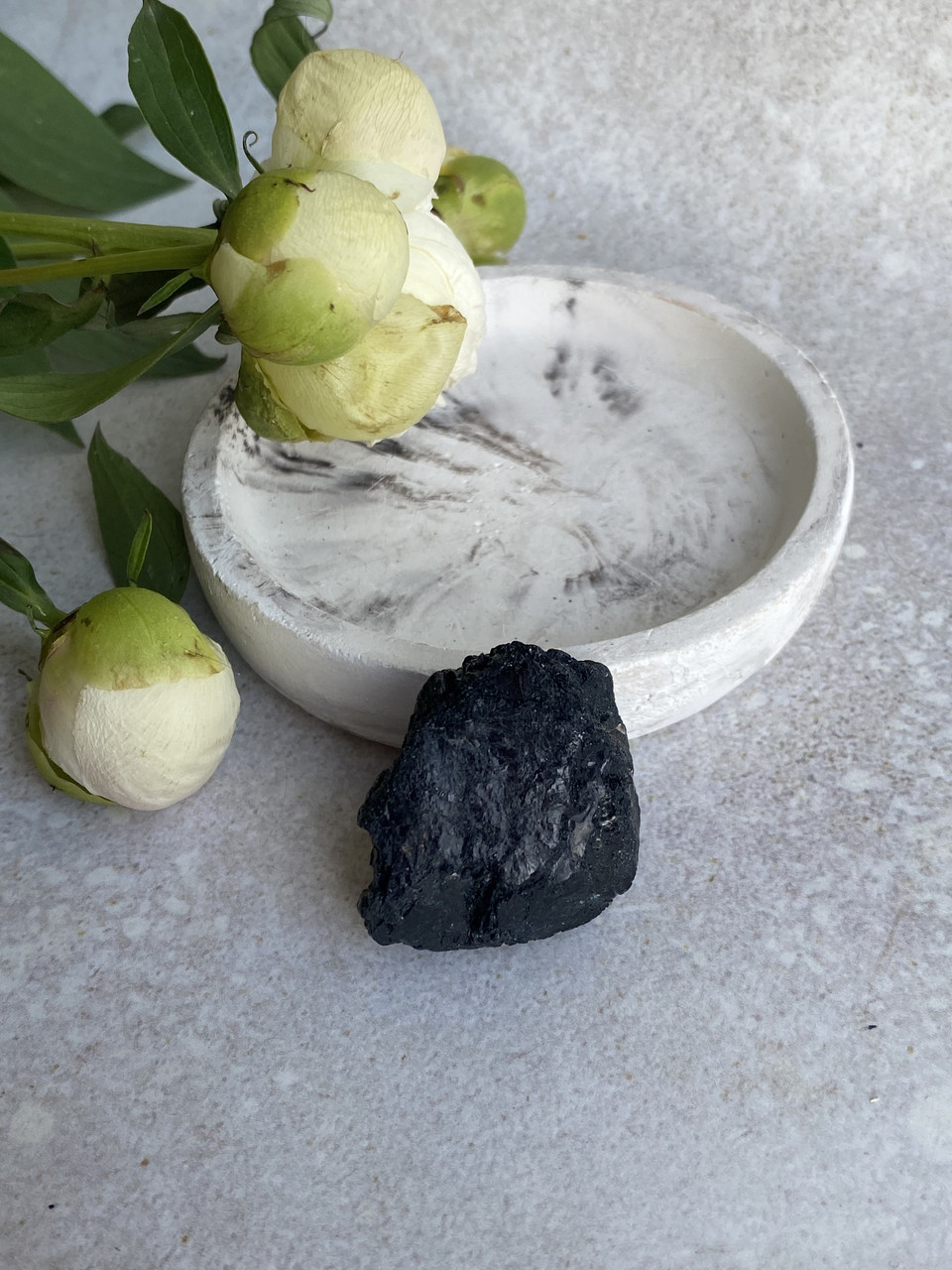 Шерл необроблений натуральний 36*28*19 мм камінь чорний турмалін., фото 1