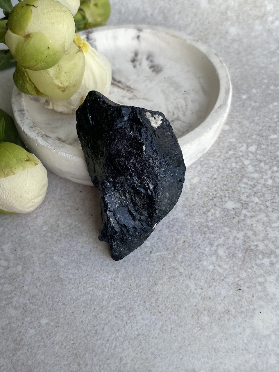 Шерл необроблений натуральний 53*30*20 мм камінь чорний турмалін., фото 1