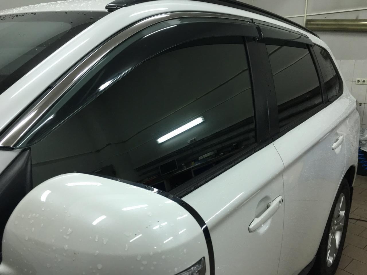 Дефлектори вікон (вітровики) з хромом молдингом Mitsubishi Outlander 2012-2023 6 шт. (Uncle)