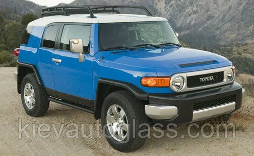 Лобове скло на Toyota FJ Cruiser