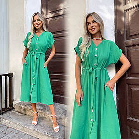 Зелене літнє плаття міді на кулісці з американського крепу