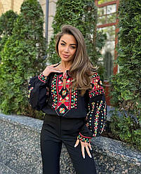 Вишиванка жіноча, вишита блуза чорного кольору з яскравою вишивкою гладдю, горловина V-форми розміри S, M, L