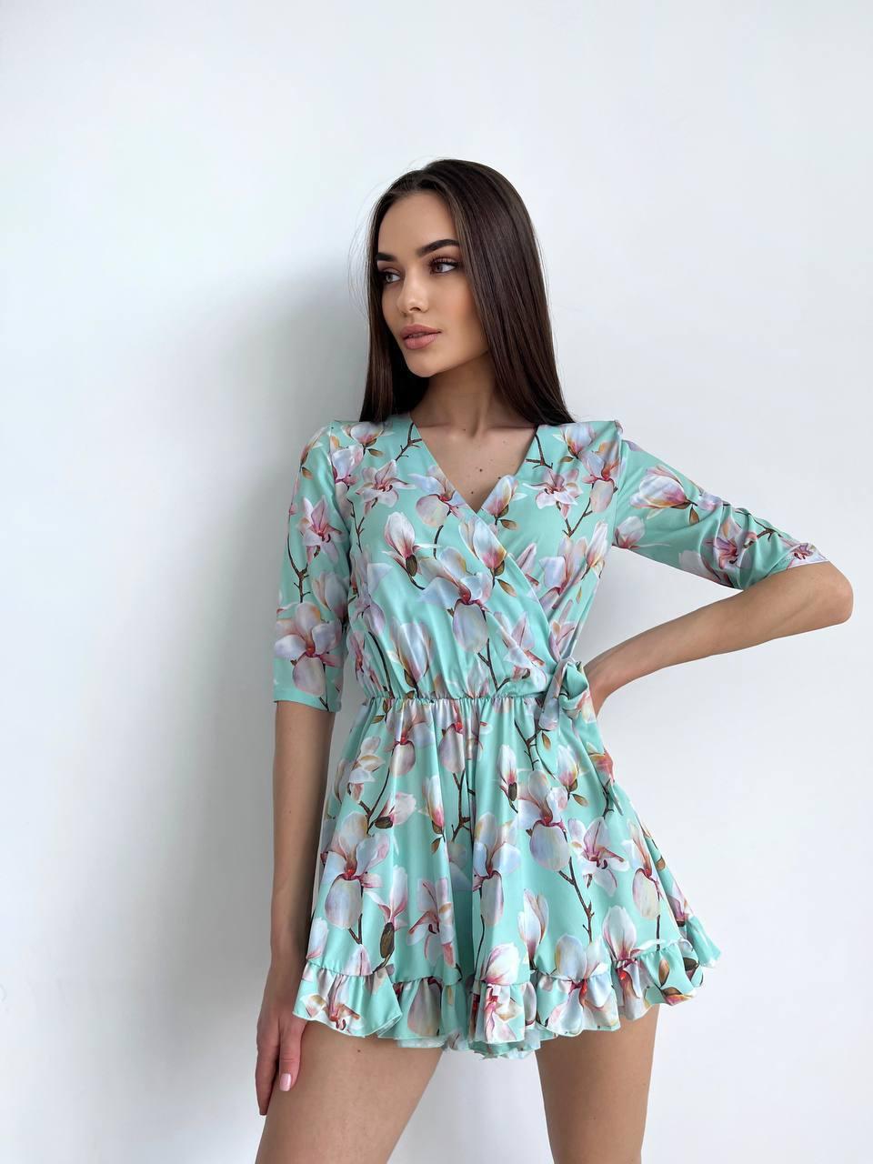 Стильний літній комбінезон із заходом шорти кльош