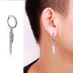 Сережка на пружинці кліпса 1 шт обманка без проколу срібляста з пером і ланцюжком