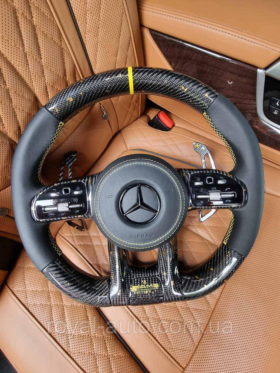 Кермо карбонове Mercedes Мерседес AMG A B C E GLS GLA S C63 W205 W204 W213 2012-2021 з жовтим напиленням, фото 1