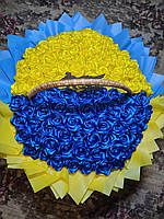 Букет з атласних стрічок троянди