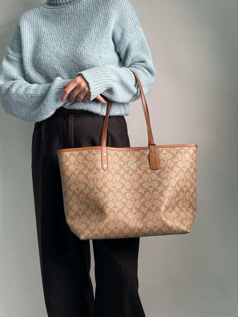 Жіноча сумка Коуч бежева Coach Beige Reversible Signature City