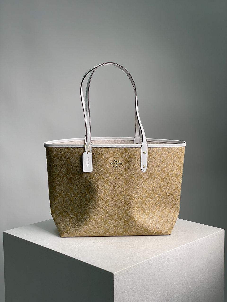 Жіноча сумка Коуч бежева Coach Beige Reversible Signature City Tote