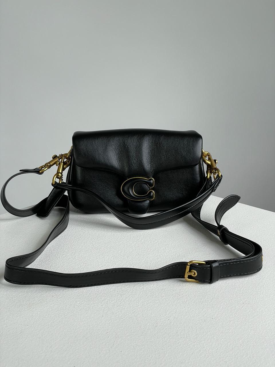 Жіноча сумка Коуч чорна Coach Black Leather Covered C Closure Puffy Tabby