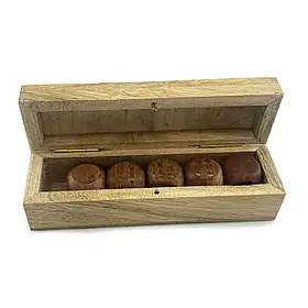 Гральні кістки у дерев'яному футлярі (12.7х4х4см)