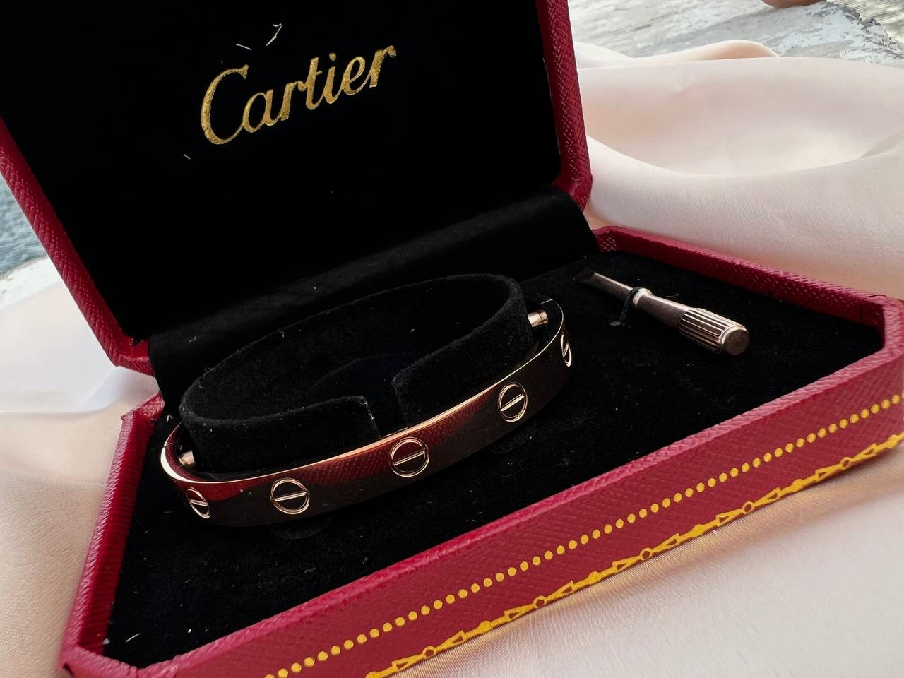 Браслет Cartier із викруткою позолота / Красива подарункова упаковка - коробочка з оксамитом та пакет