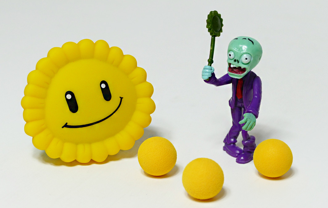 Іграшка Зомбі та Соняшник Рослини проти зомбі Ігровий Набір Plants vs Zombies (00709)