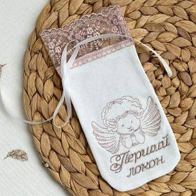 Мішечок для волосся з вишивкою "Перший локон" 11 х 18 см Lari білий