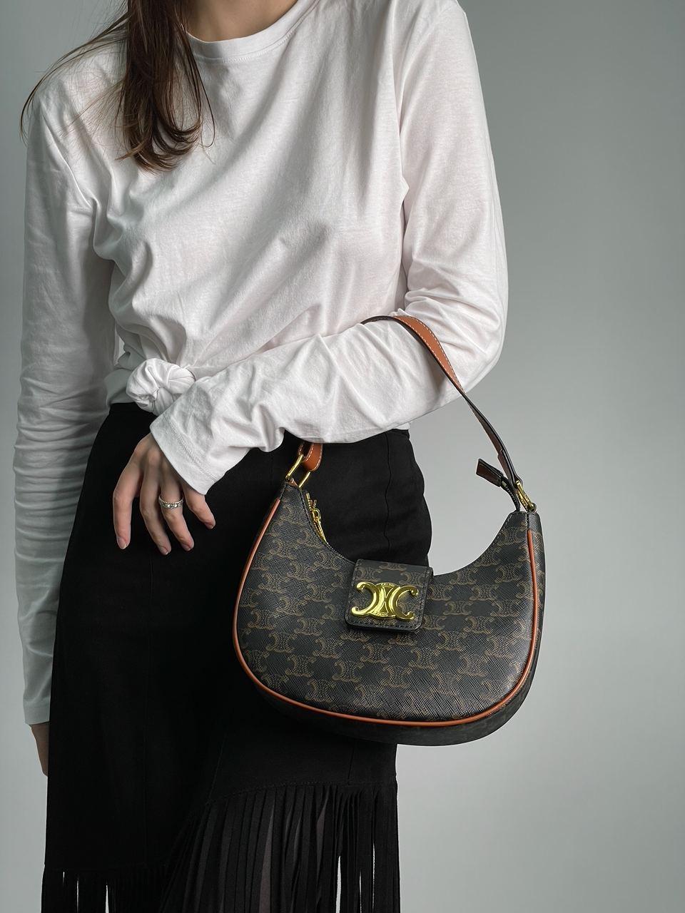 Жіноча сумка Селін чорна Celine Black Medium Ava Triomphe Bag in Triomphe