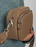 Жіноча класична сумка крос-боді на ремінці на три відділи бежева, фото 5