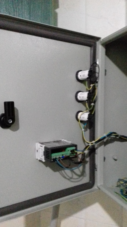 щит управления с контроллером Dixell (Италия) , автоматика EATON (Германия)